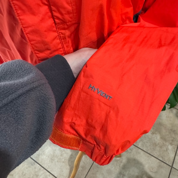 The North Face HyVent Rain Jacket Men’s L – Waterproof Hooded Red - Picture 6 of 8